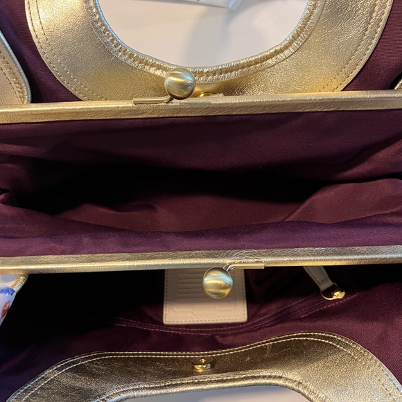 White leather coach handbag with metallic edges - Picture 4 of 10